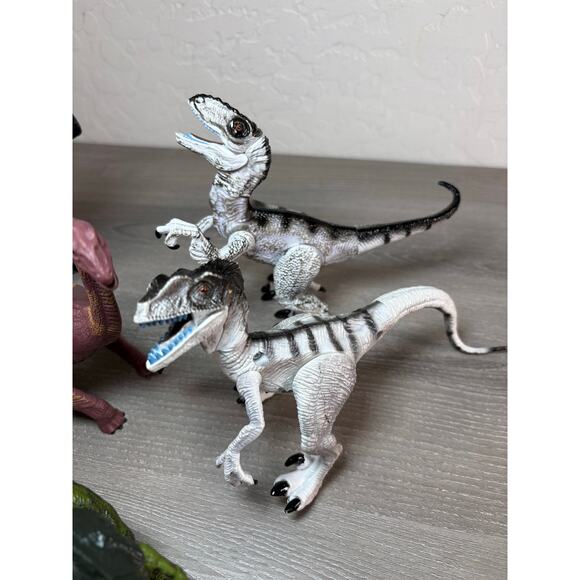 Lot 6 Dinosaur- Articulating Action Figures- 7\